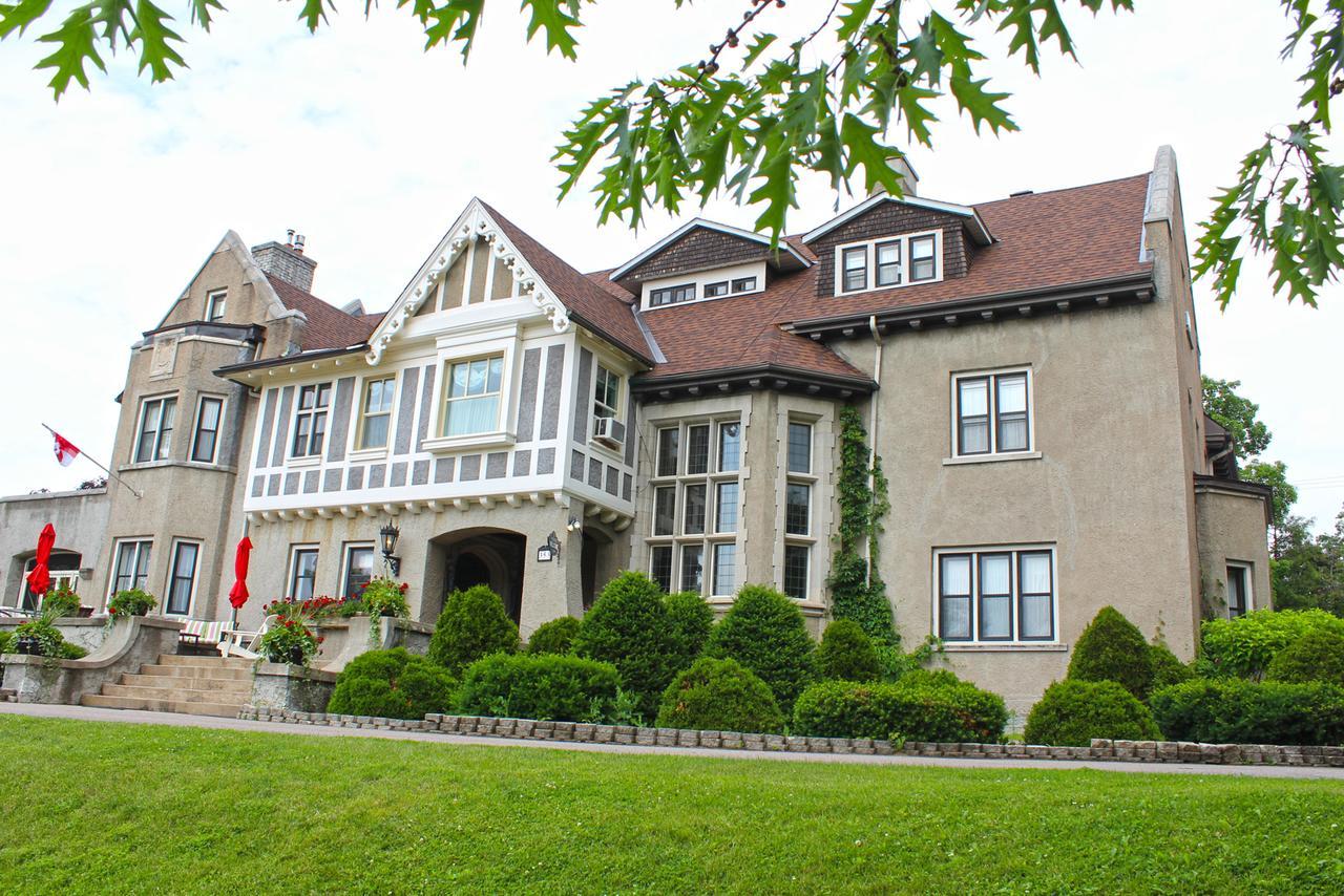Grey Gables Inn Pembroke Exterior photo